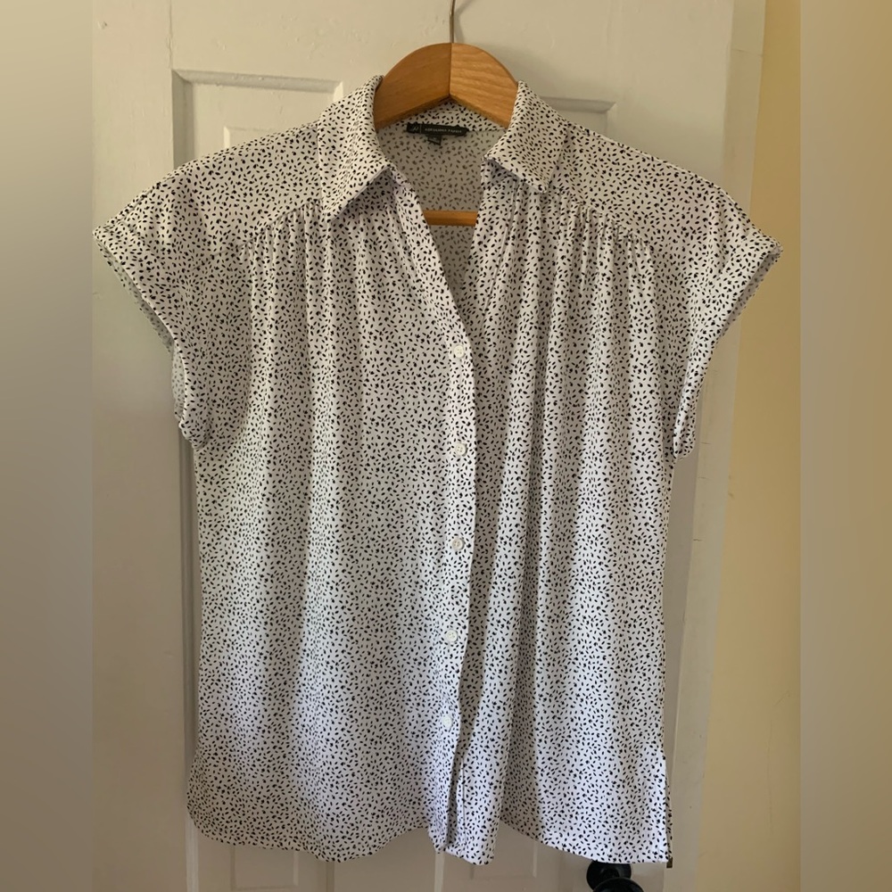 Adrianna Papell White and Black print Women's Shortsleeve Button-up Blouse Sz M